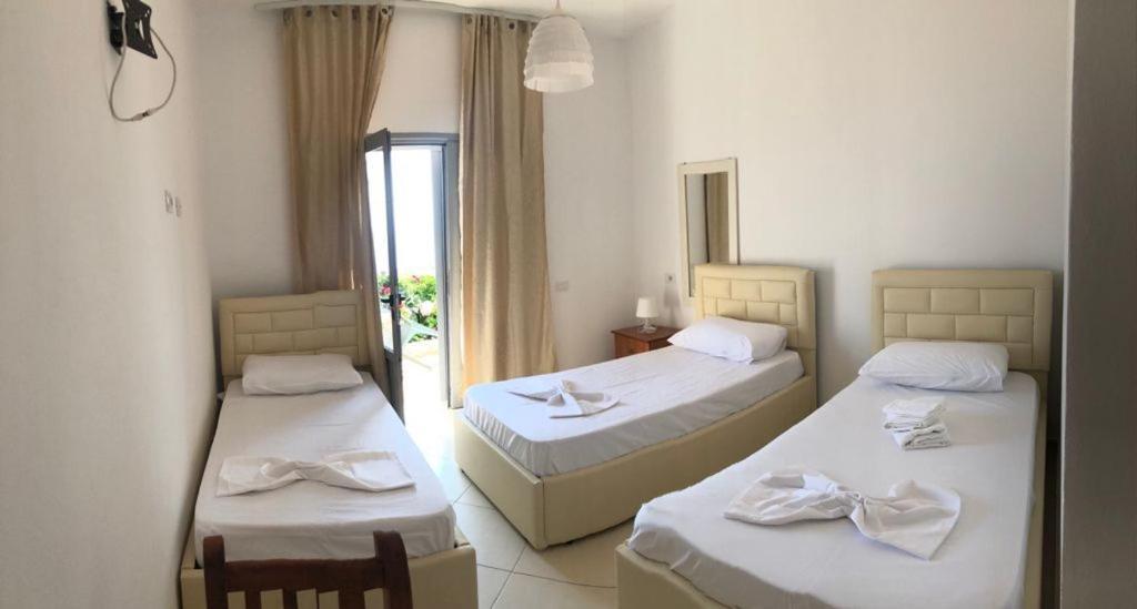 Bluflest Bed & Breakfast Dhërmi Exterior foto