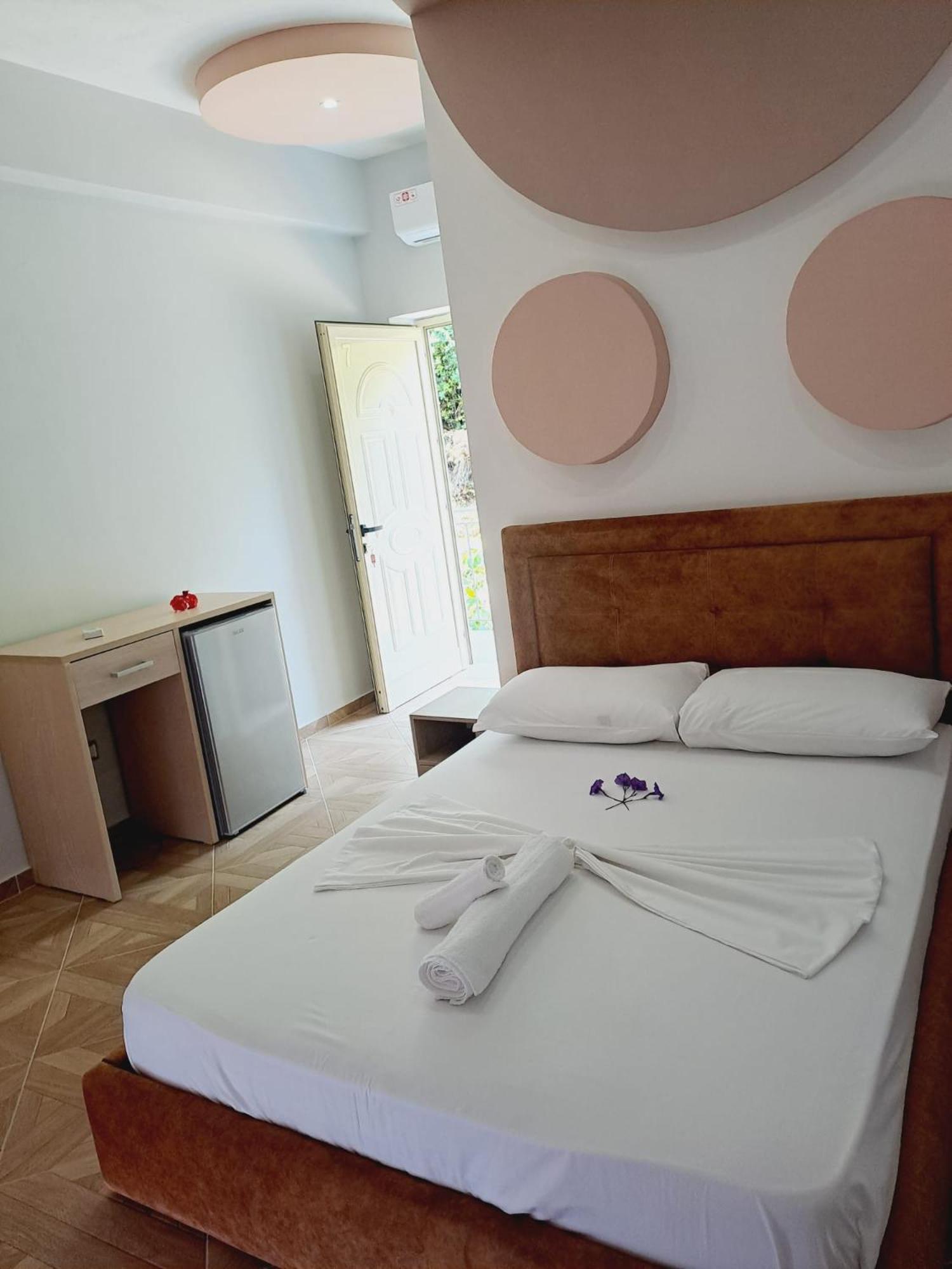 Bluflest Bed & Breakfast Dhërmi Exterior foto